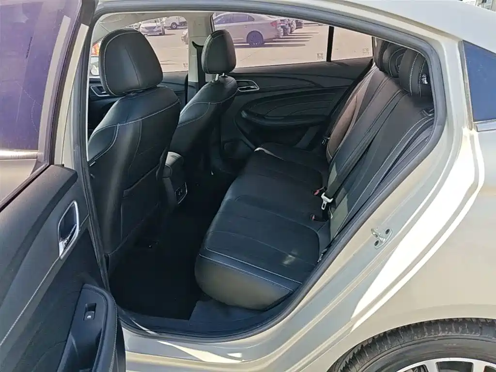 Roewe i5 — фото 17