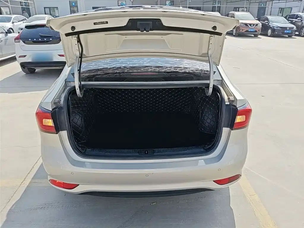 Roewe i5 — фото 19