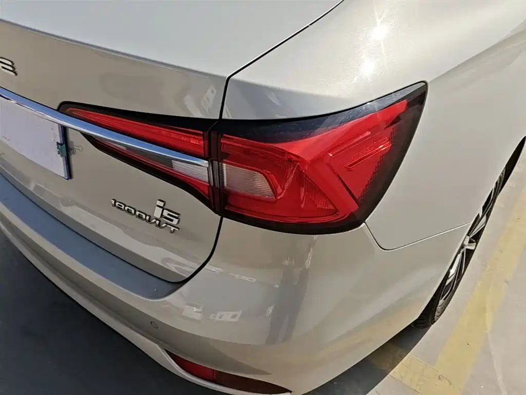 Roewe i5 — фото 8
