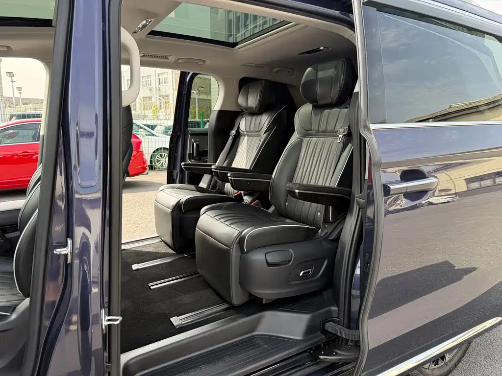 Roewe iMAX8 — фото 17