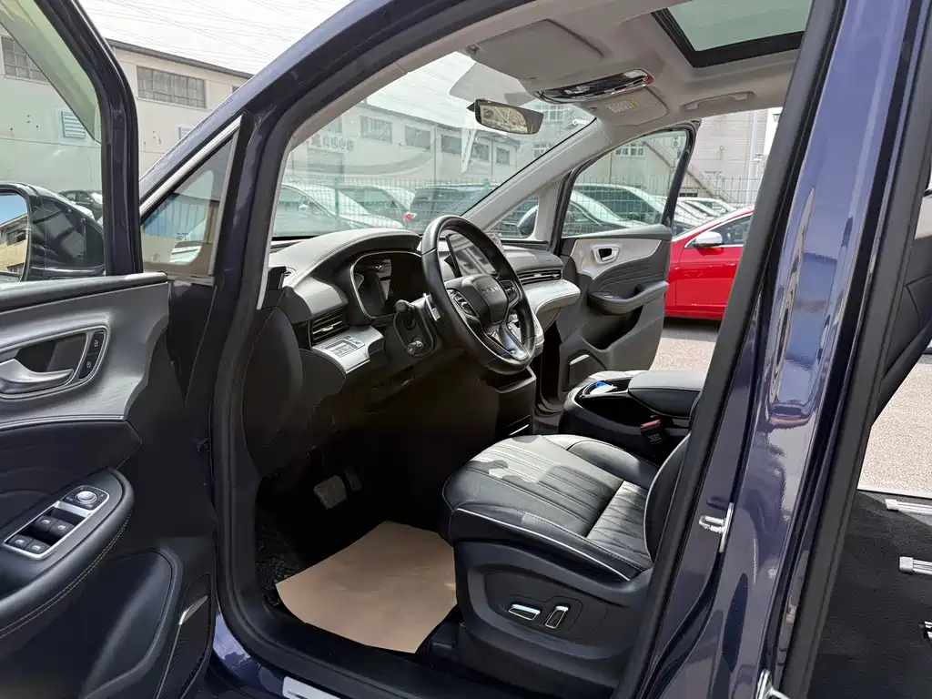 Roewe iMAX8 — фото 18