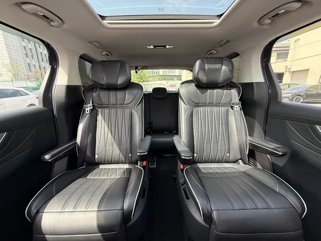 Roewe iMAX8 — фото 19
