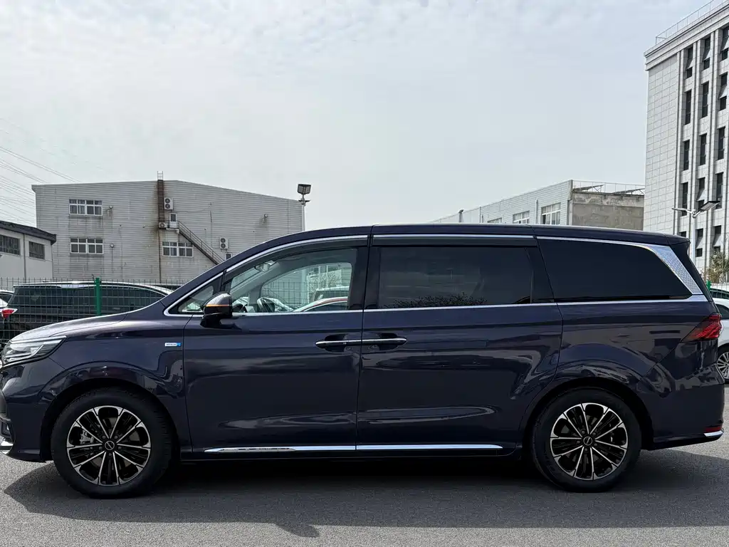 Roewe iMAX8 — фото 24