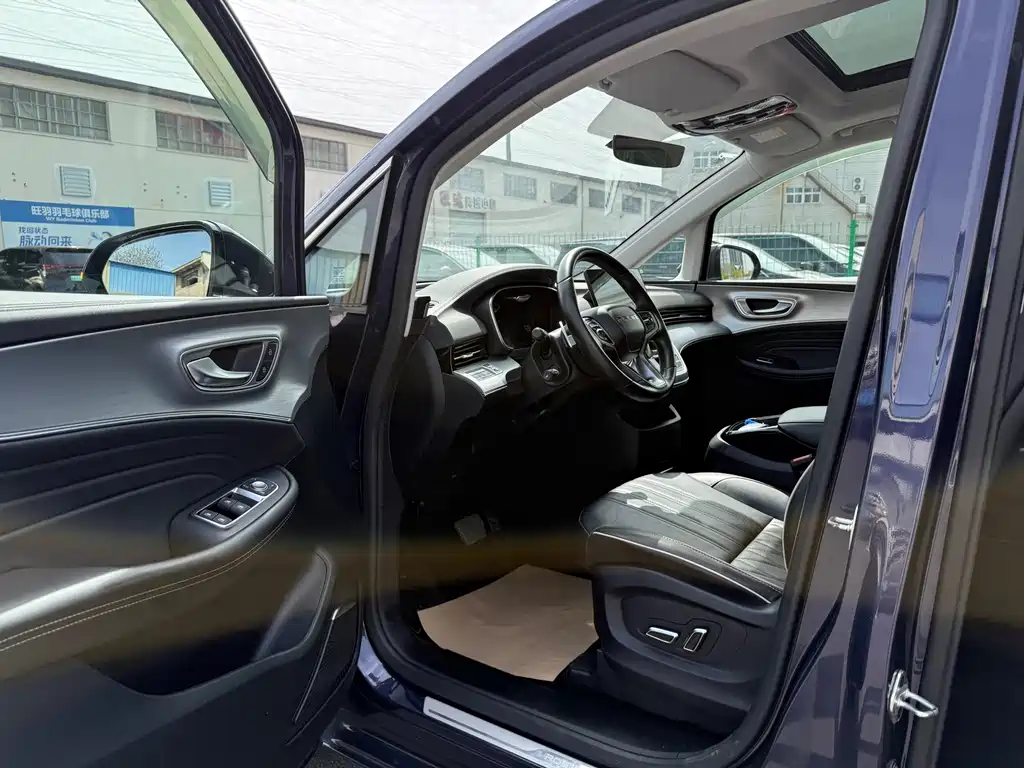 Roewe iMAX8 — фото 8