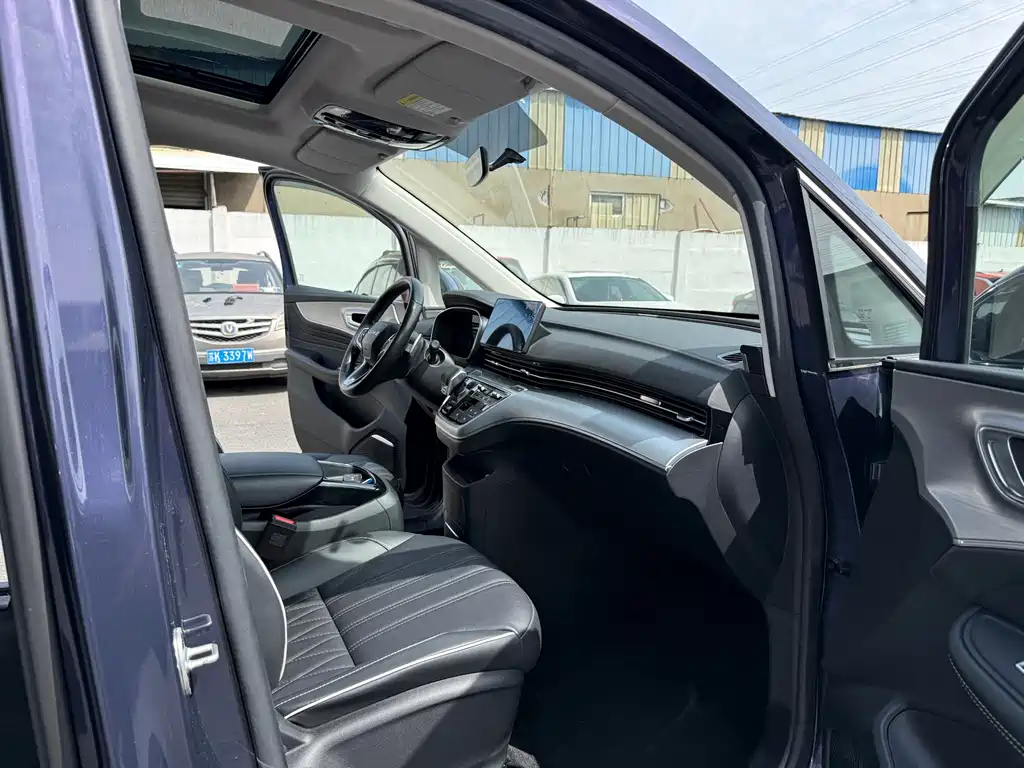 Roewe iMAX8 — фото 10