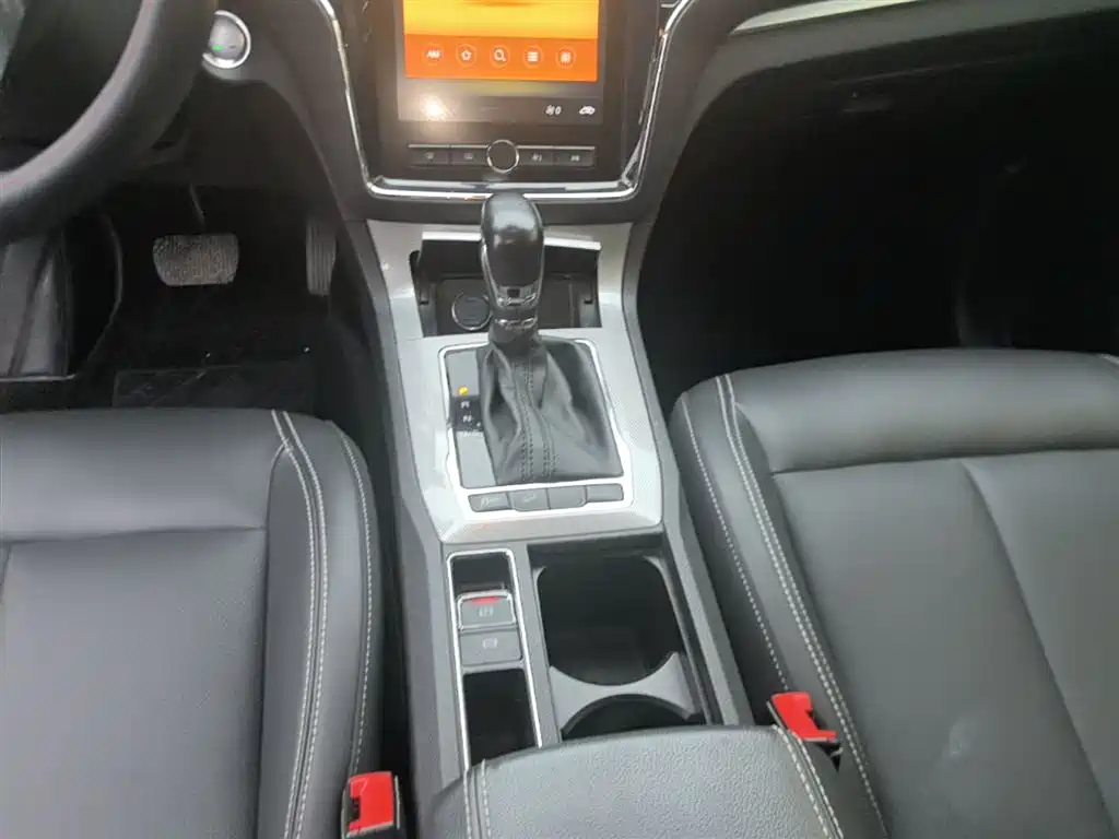 Roewe RX5 — фото 14