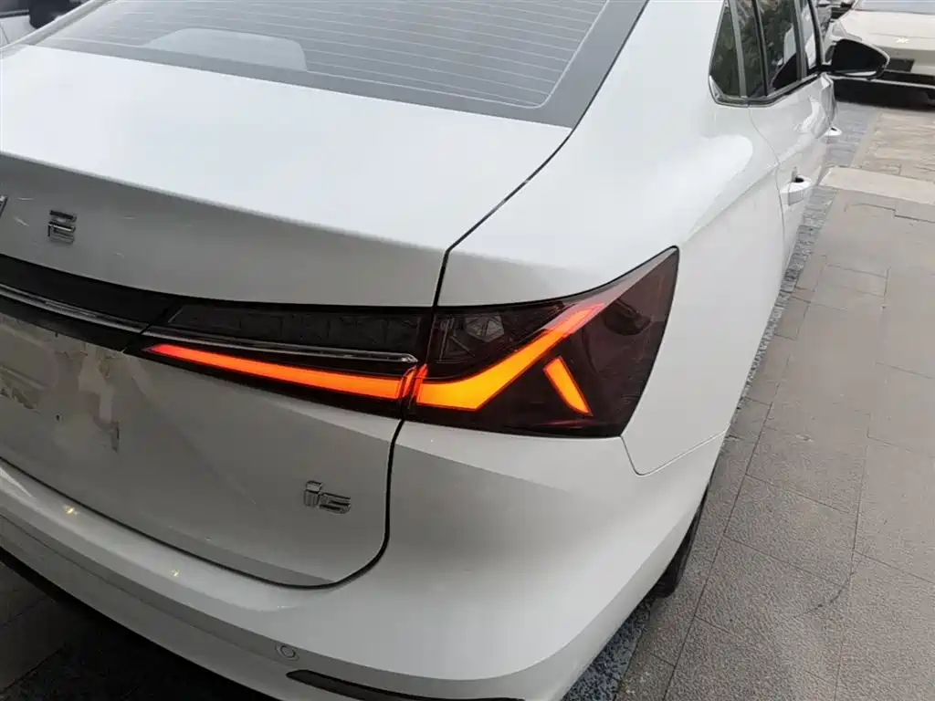 Roewe i5 — фото 8