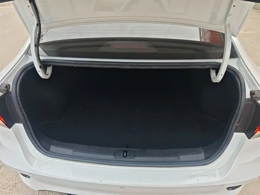 Roewe i5 — фото 19