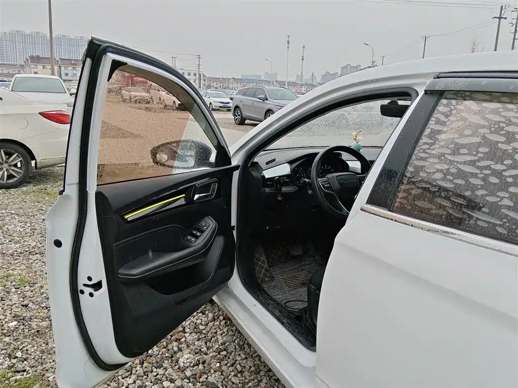 Roewe i5 — фото 14