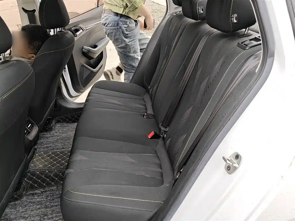 Roewe i5 — фото 15
