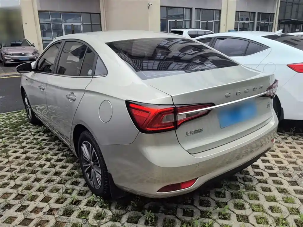 Roewe i5 — фото 5