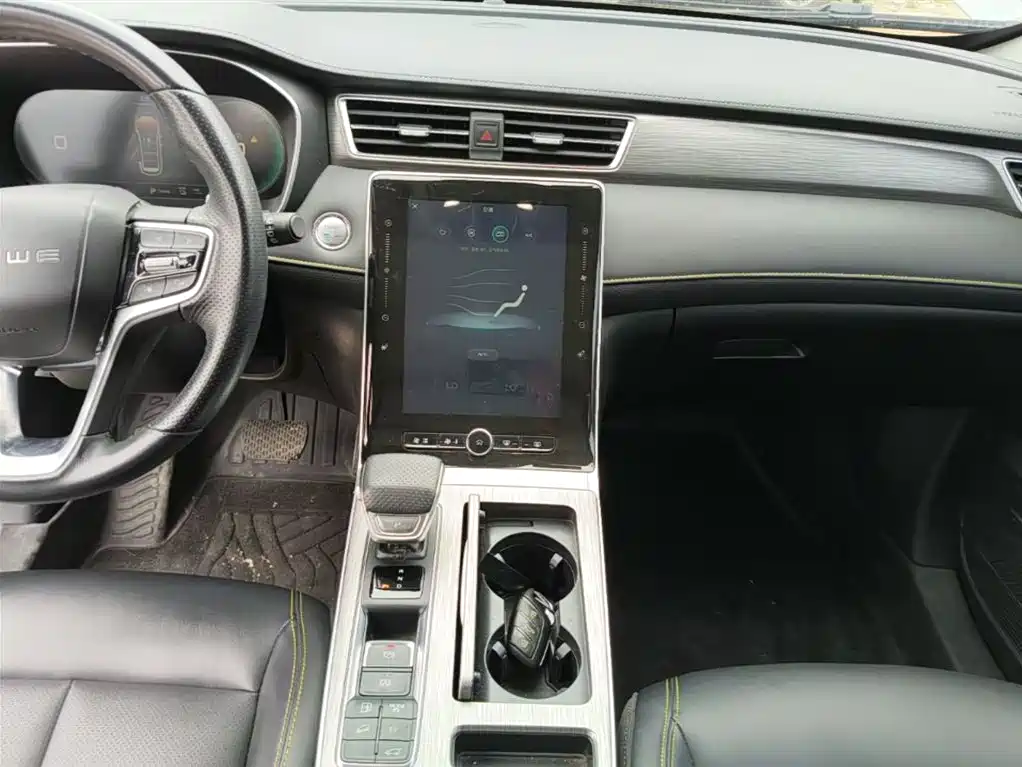 Roewe RX5 New Energy — фото 13