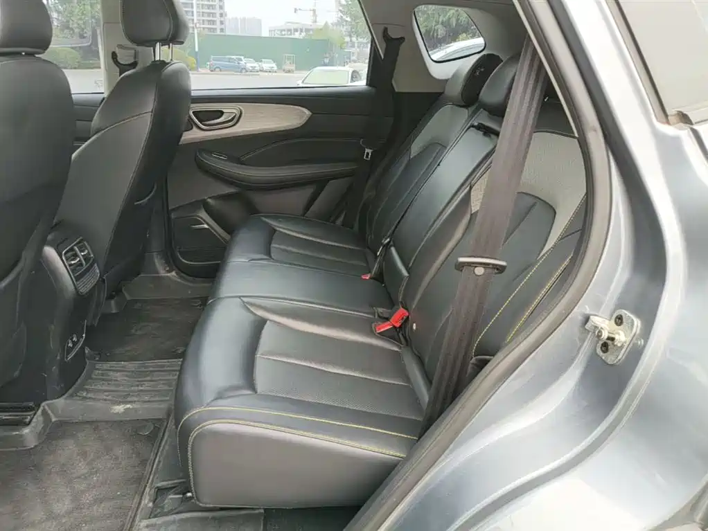 Roewe RX5 New Energy — фото 17