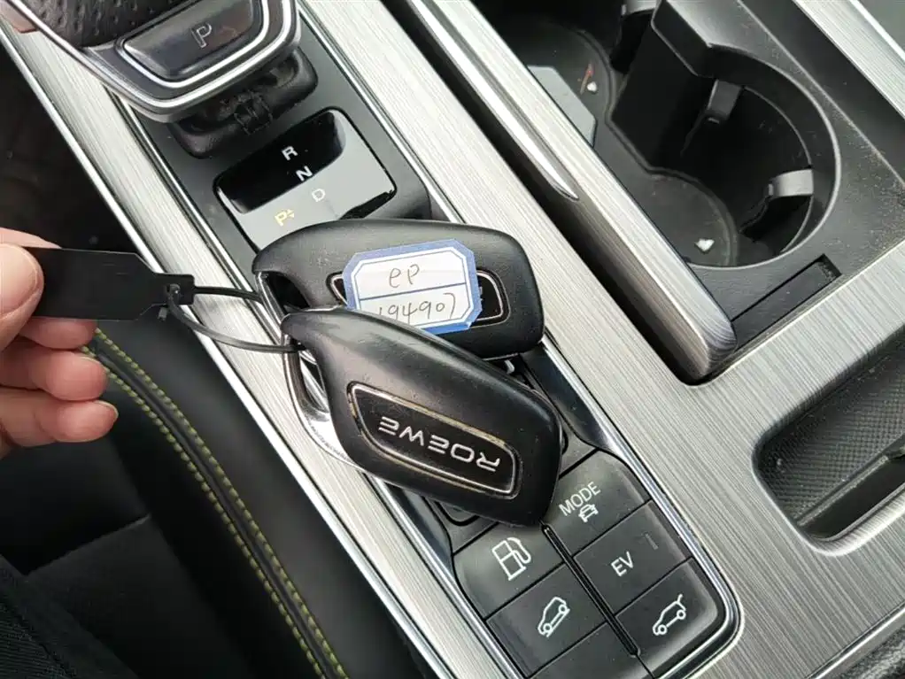 Roewe RX5 New Energy — фото 9