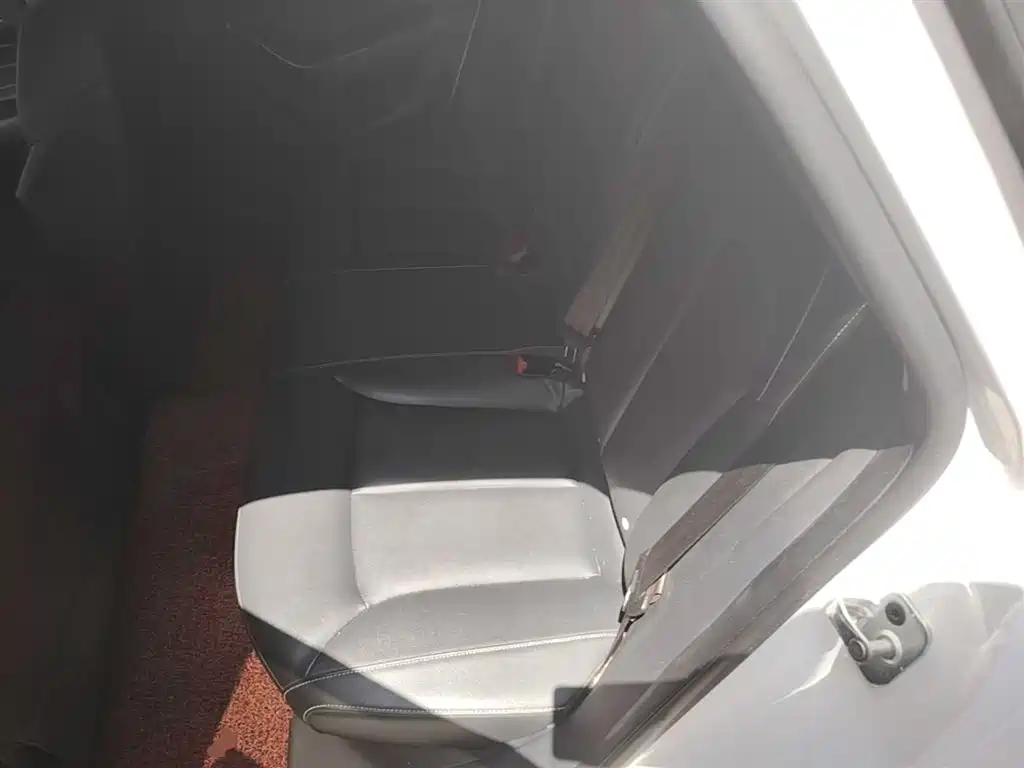 Roewe i6 Classic — фото 17