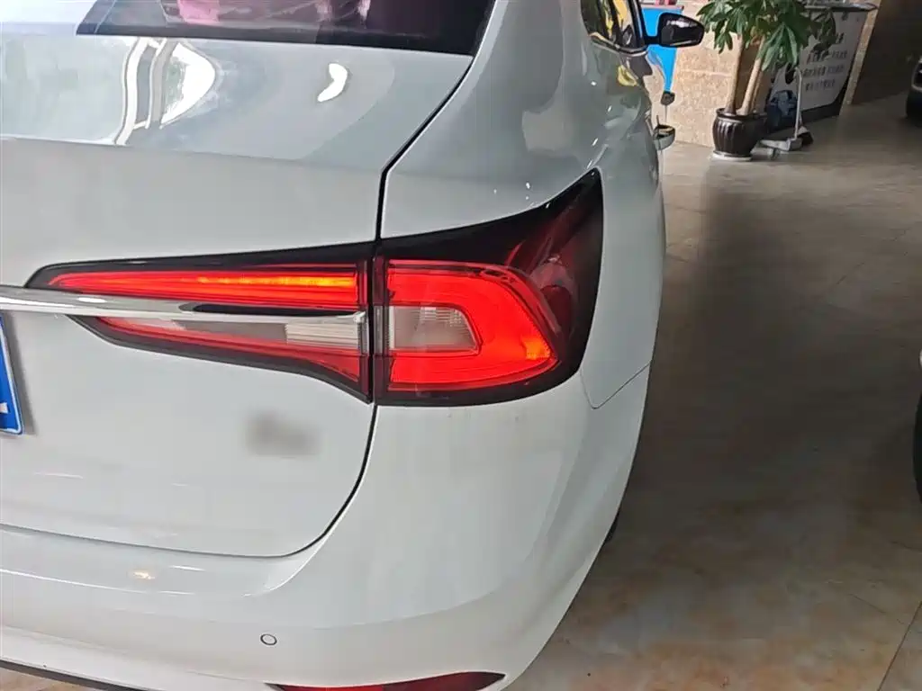 Roewe i5 — фото 8