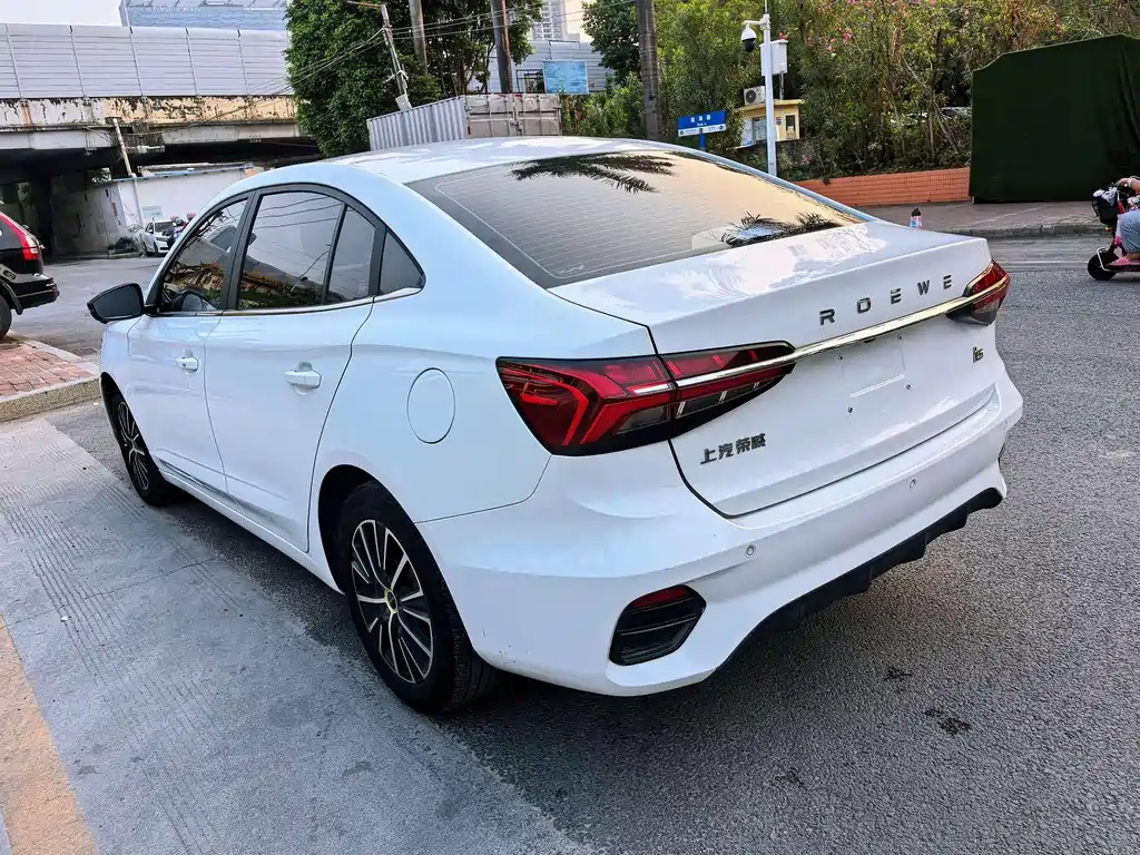 Roewe i5 — фото 5