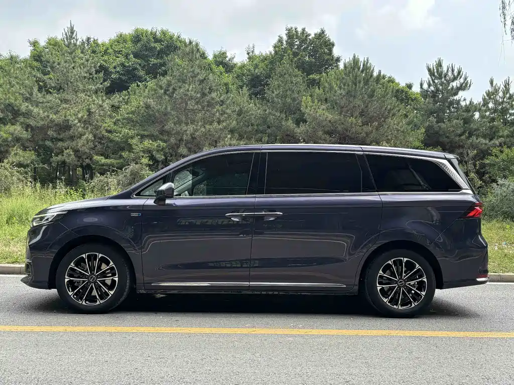 Roewe iMAX8 — фото 3