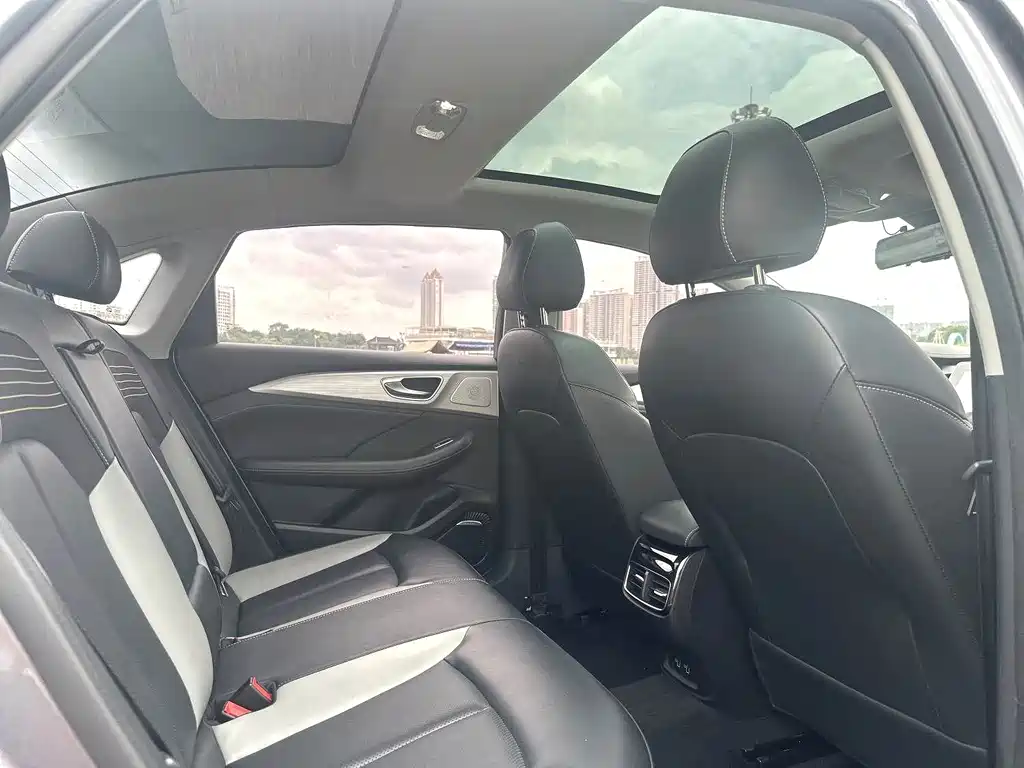 Roewe i6 MAX — фото 9