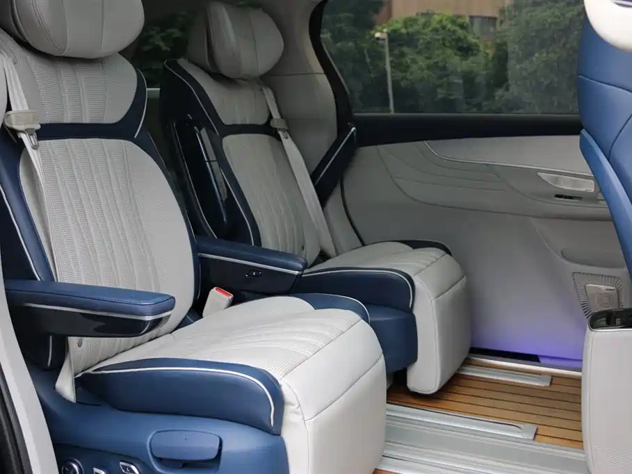 Roewe iMAX8 — фото 10