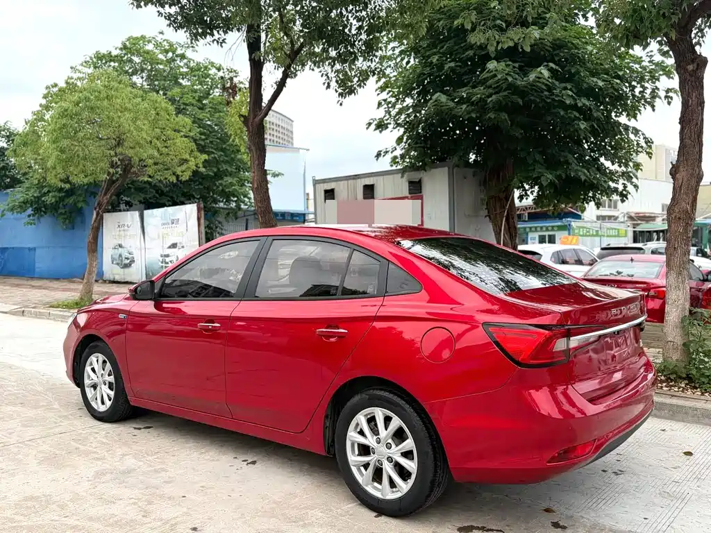 Roewe i5 — фото 8