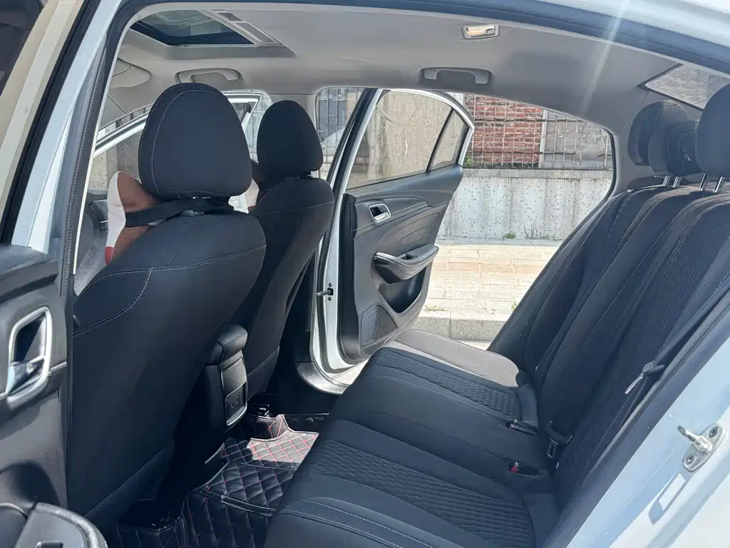 Roewe i5 — фото 11