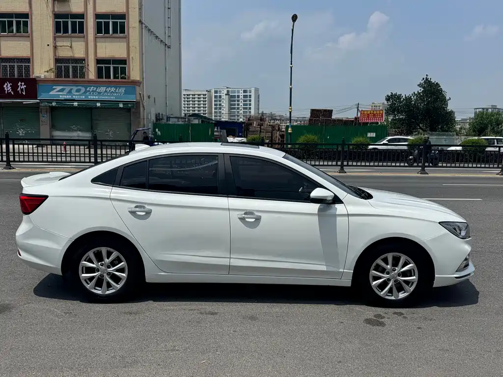 Roewe i5 — фото 7