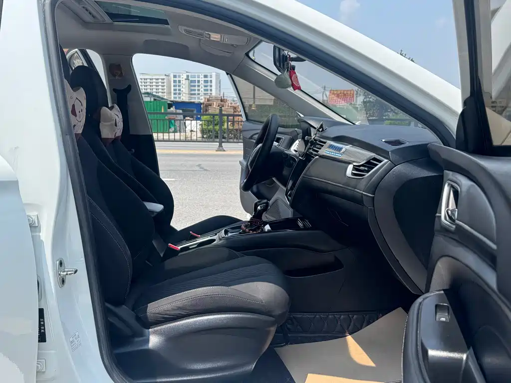 Roewe i5 — фото 8