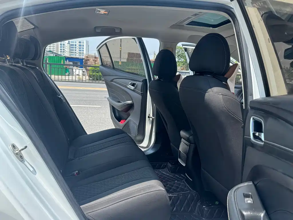 Roewe i5 — фото 9