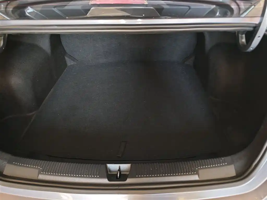 Roewe i5 — фото 19