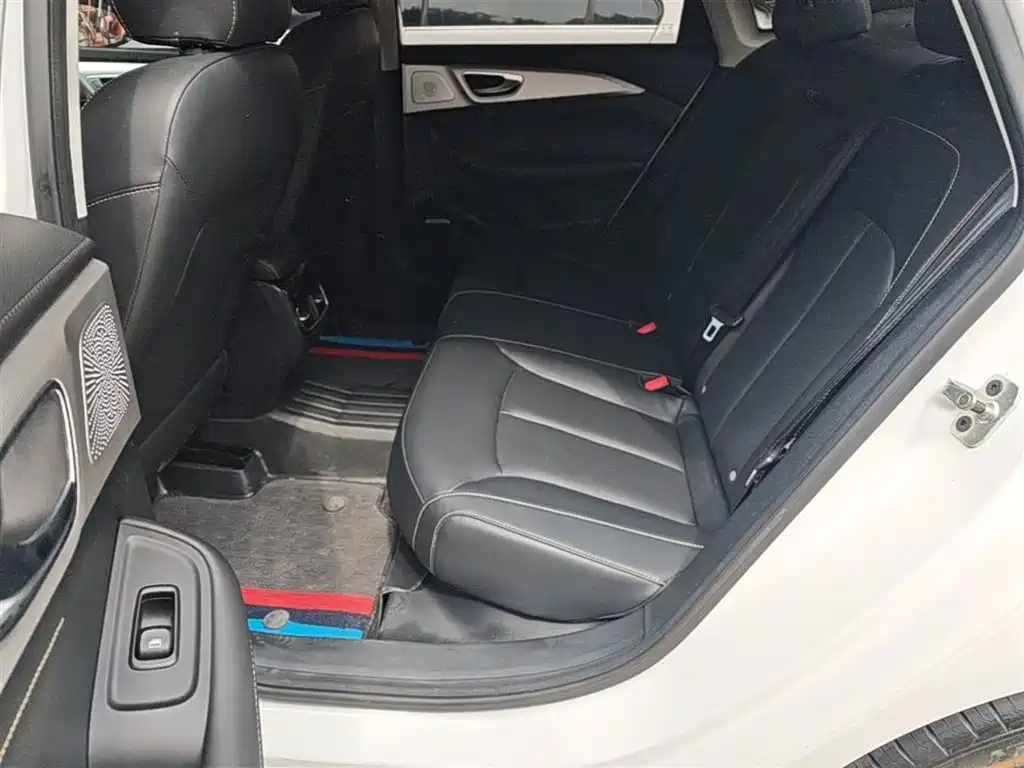 Roewe i6 MAX — фото 17