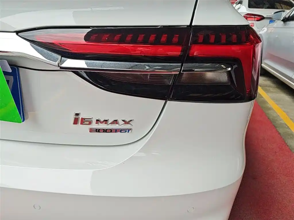 Roewe i6 MAX — фото 8