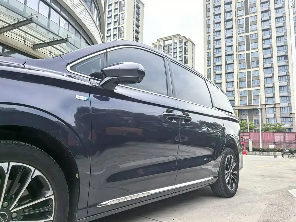 Roewe iMAX8 — фото 7