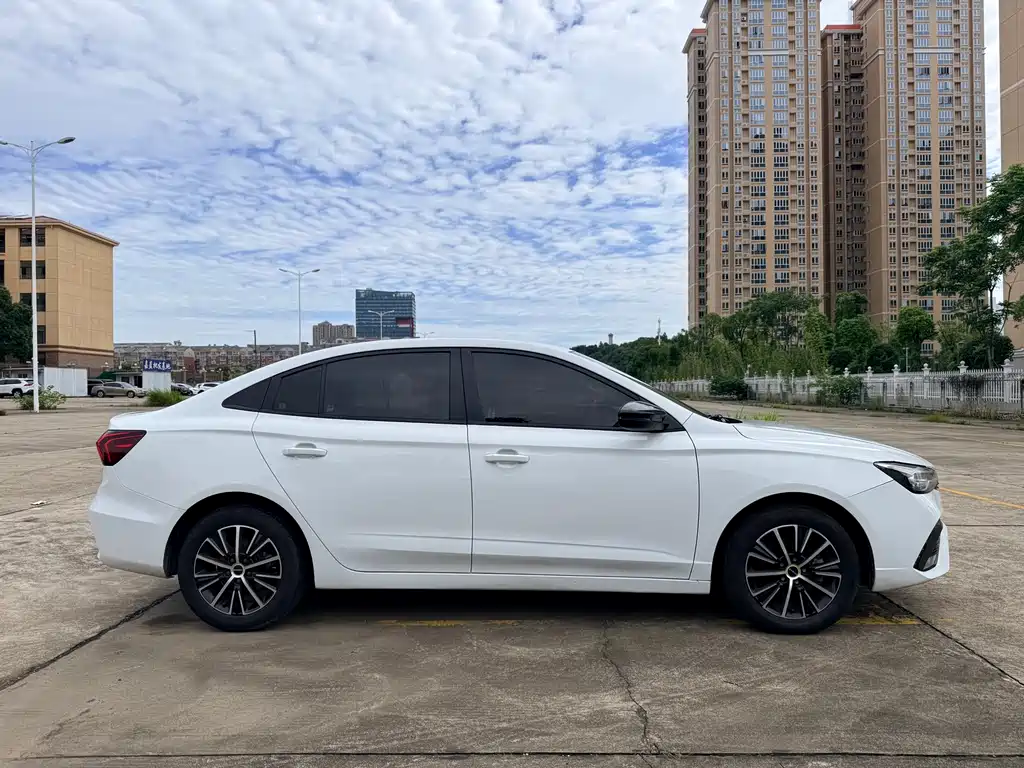 Roewe i5 — фото 5