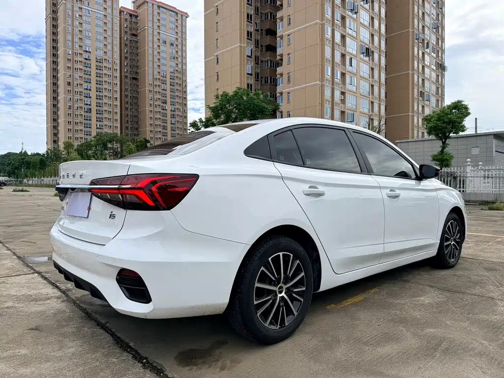 Roewe i5 — фото 6