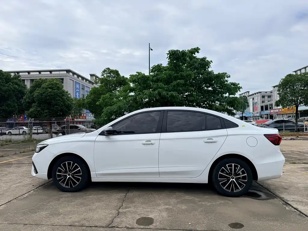 Roewe i5 — фото 10