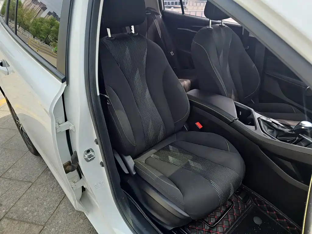 Roewe i5 — фото 7
