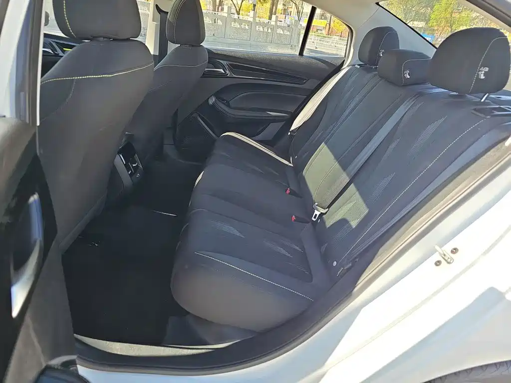 Roewe i5 — фото 19
