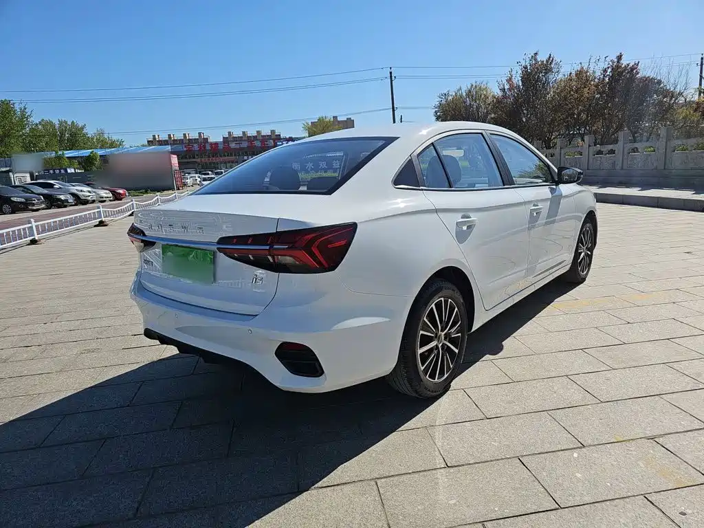 Roewe i5 — фото 6