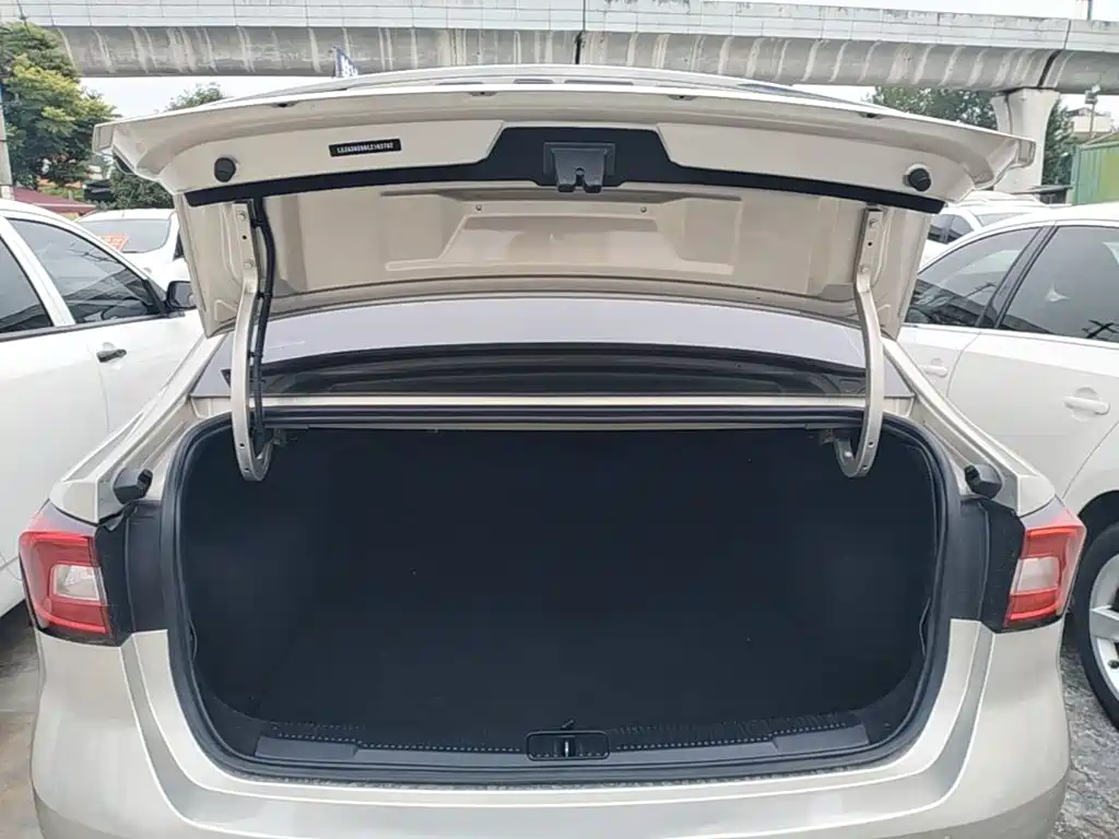 Roewe i5 — фото 19