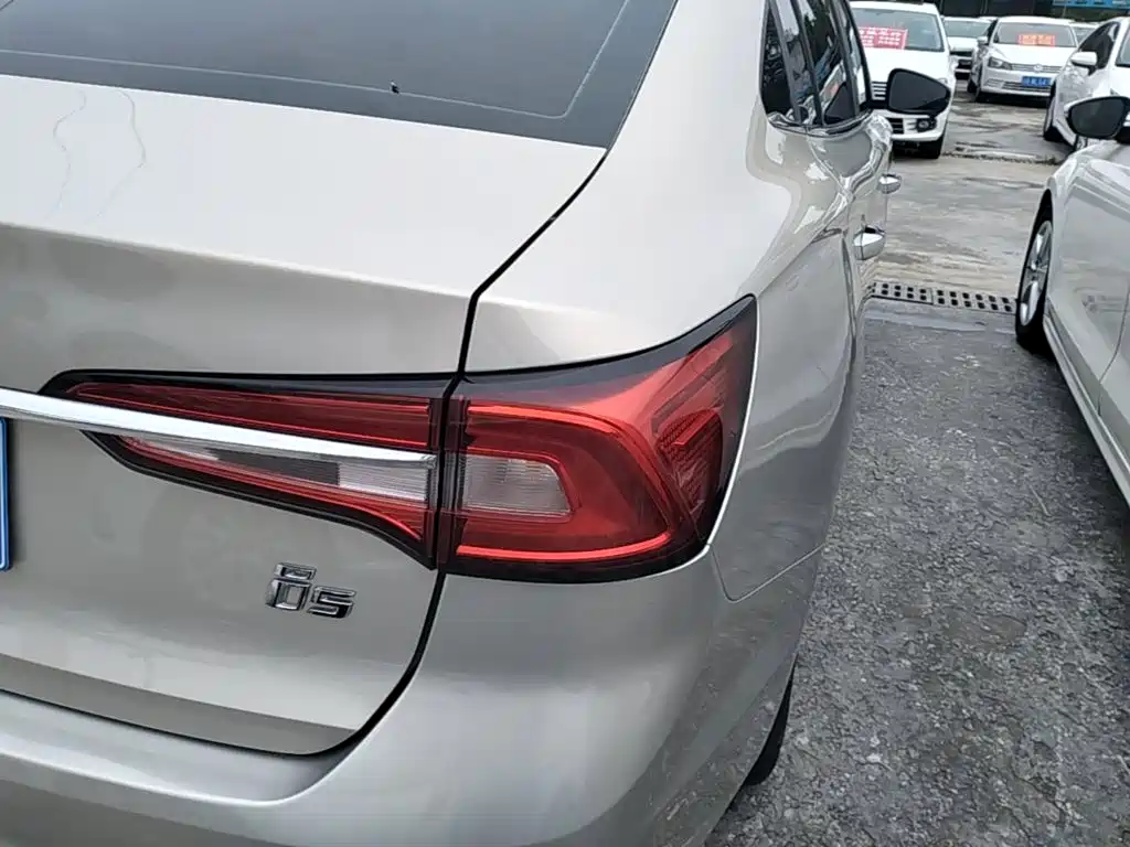 Roewe i5 — фото 8