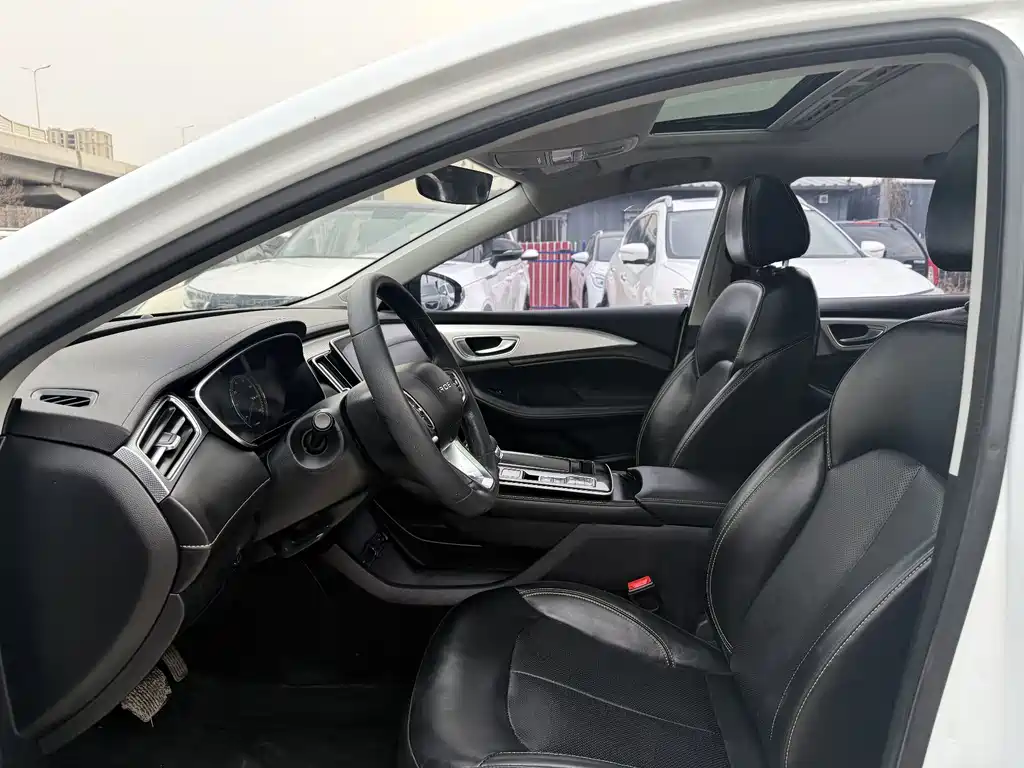 Roewe i6 MAX New Energy — фото 3