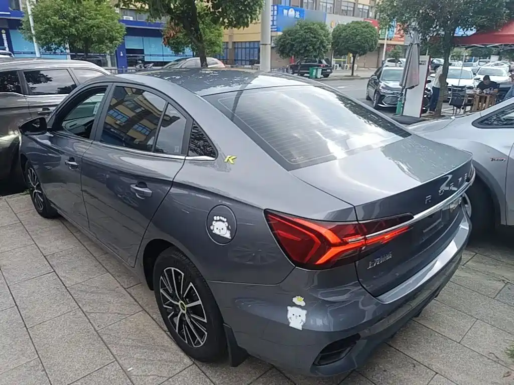 Roewe i5 — фото 5