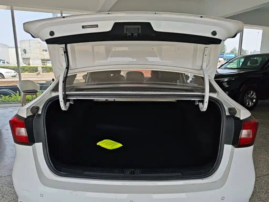 Roewe i5 — фото 19