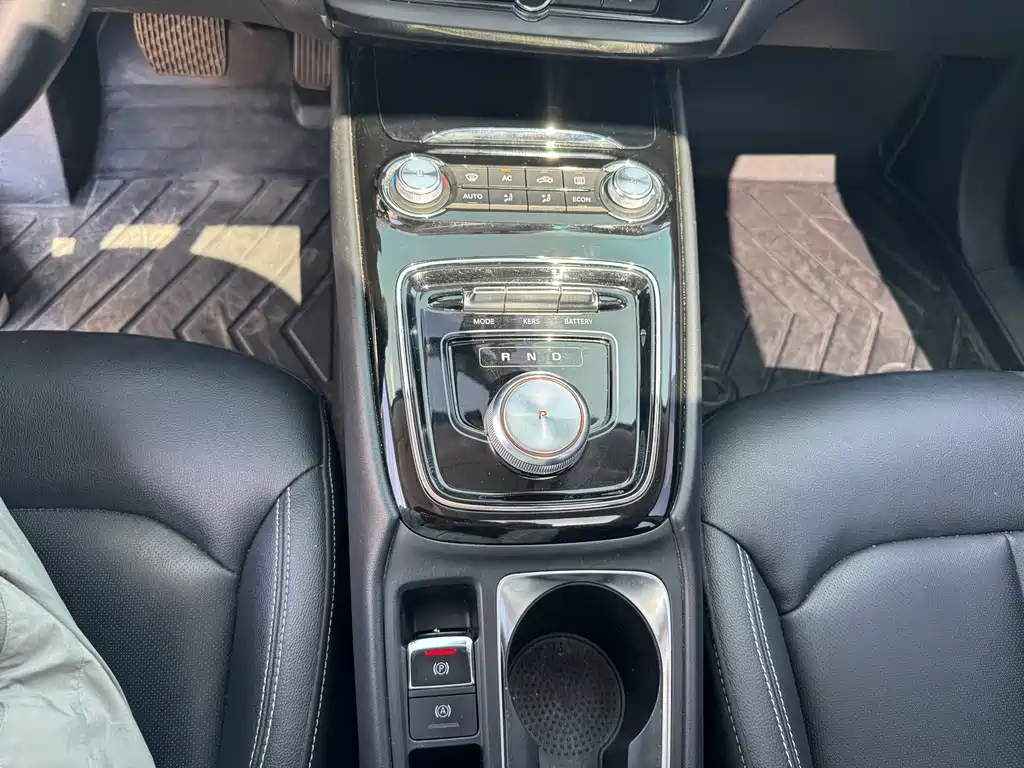 Roewe Ei5 — фото 17