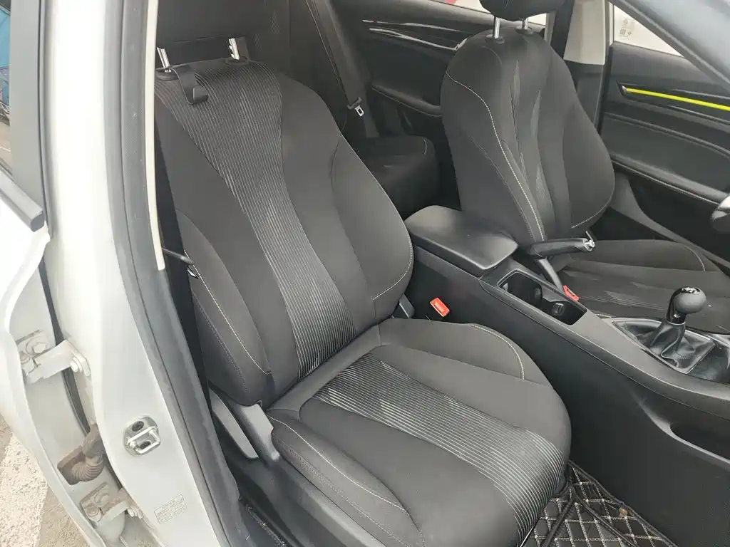 Roewe i5 — фото 20