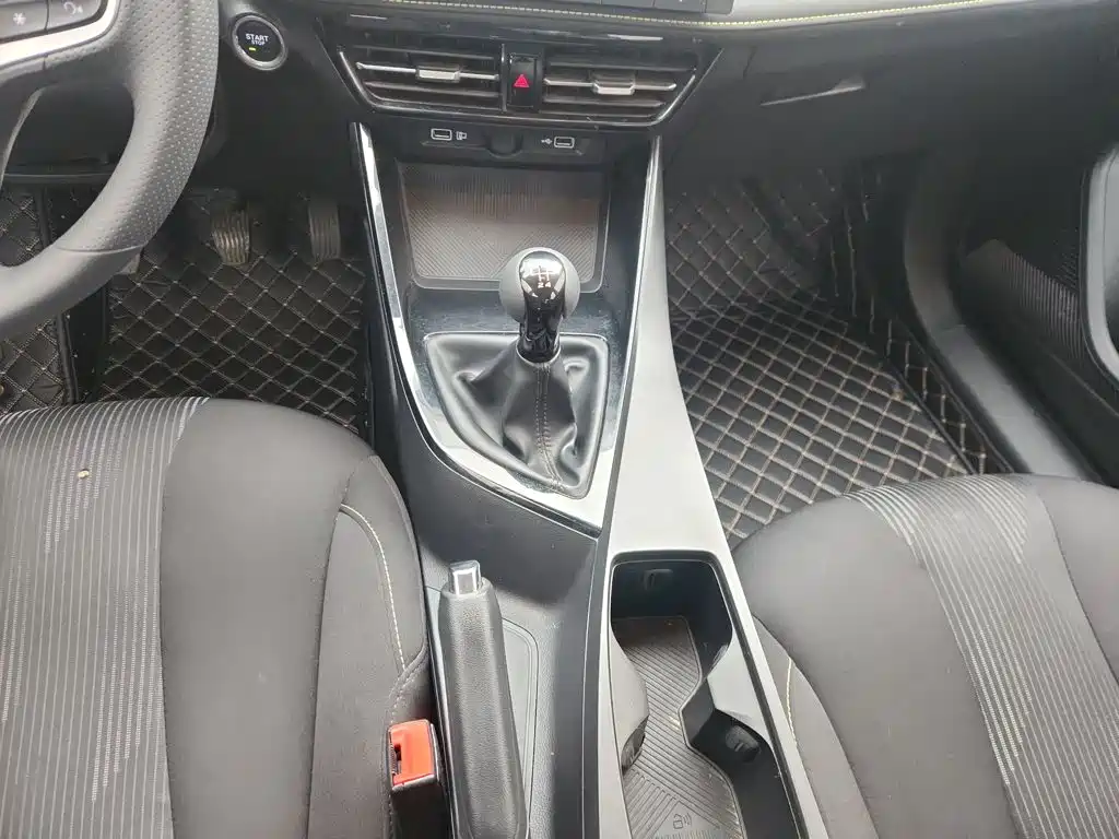 Roewe i5 — фото 10