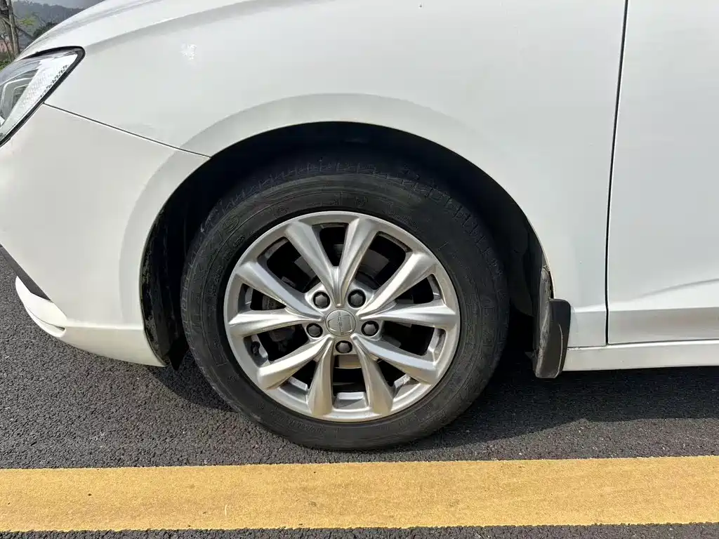 Roewe i5 — фото 15