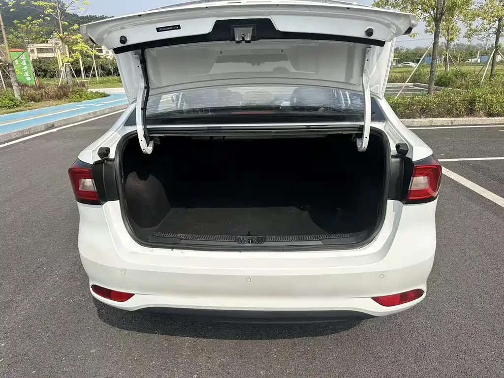 Roewe i5 — фото 19