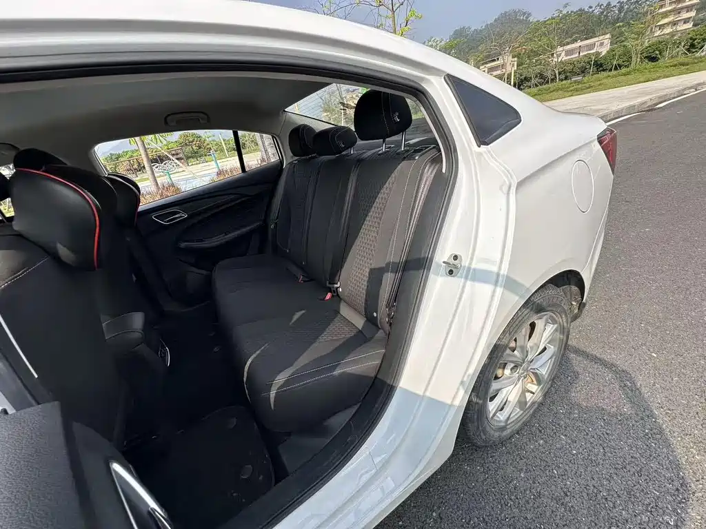 Roewe i5 — фото 4